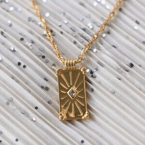 NWT Gold Rectangular Pendant Necklace (Adjustable)